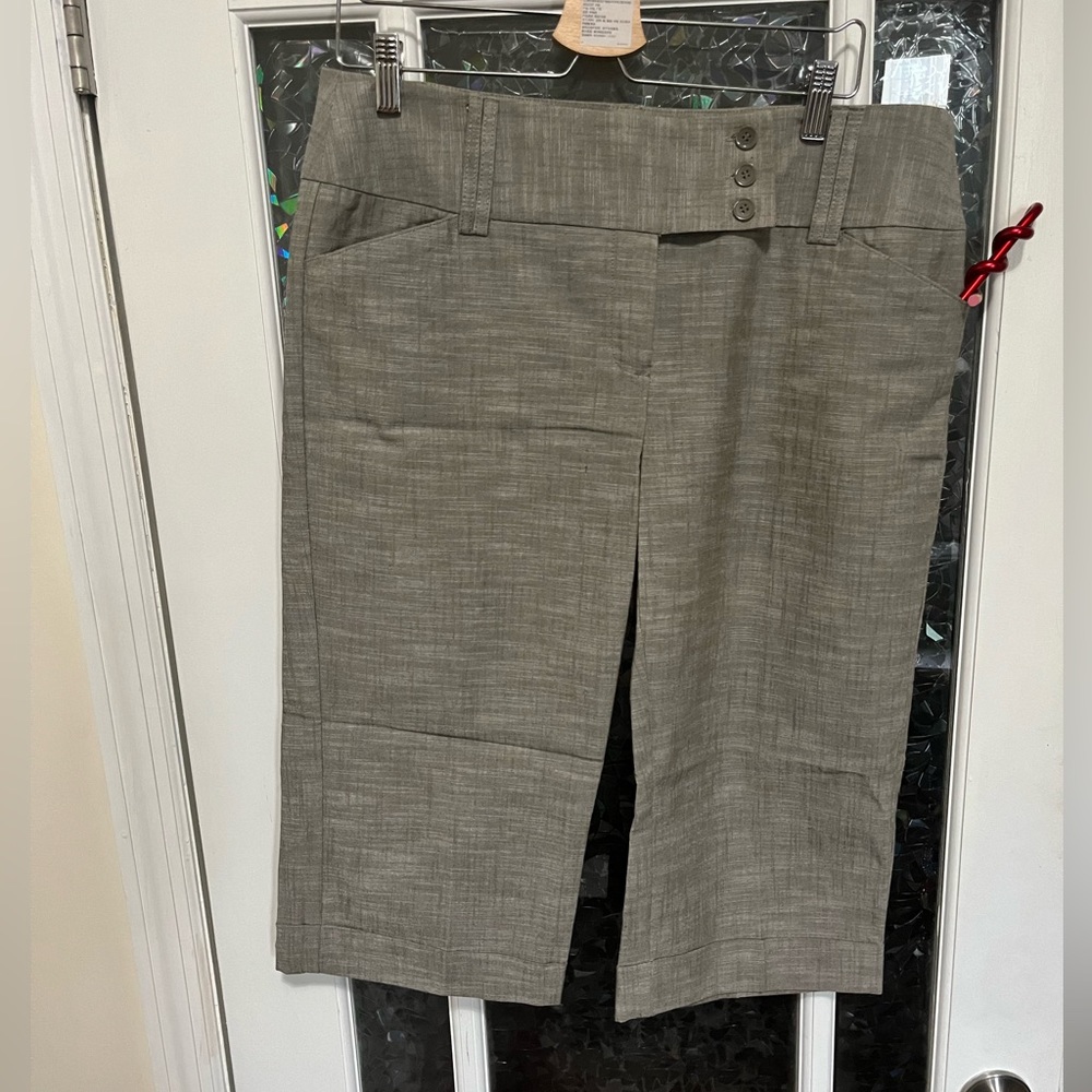 Juniors Beige linen looking capris Size 13
